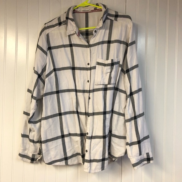 Maurices White and Black Plaid Long Sleeve Button-Up Flannel Shirt Size 2 2X - Picture 1 of 4